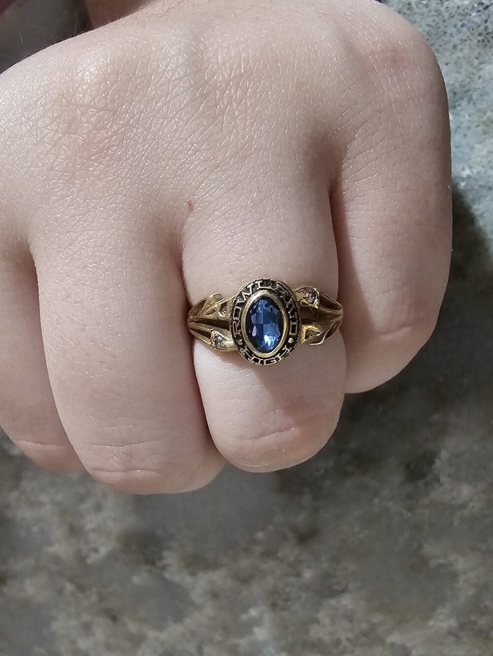 Vintage 10K Gold Rowland High School Class Ring Blue Stone Gold Lance Size 6.75